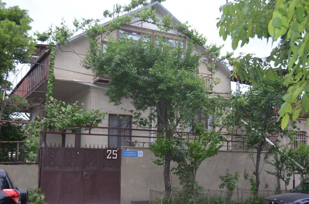 Alex'S Cosy Guesthouse Tiflis Exterior foto
