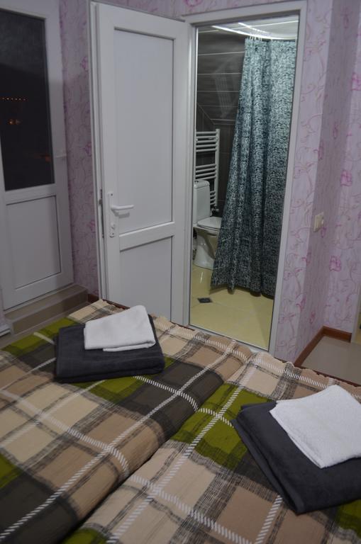 Alex'S Cosy Guesthouse Tiflis Habitación foto