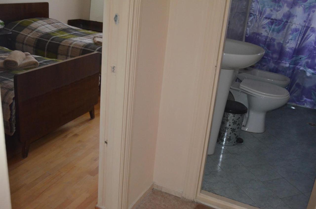 Alex'S Cosy Guesthouse Tiflis Habitación foto